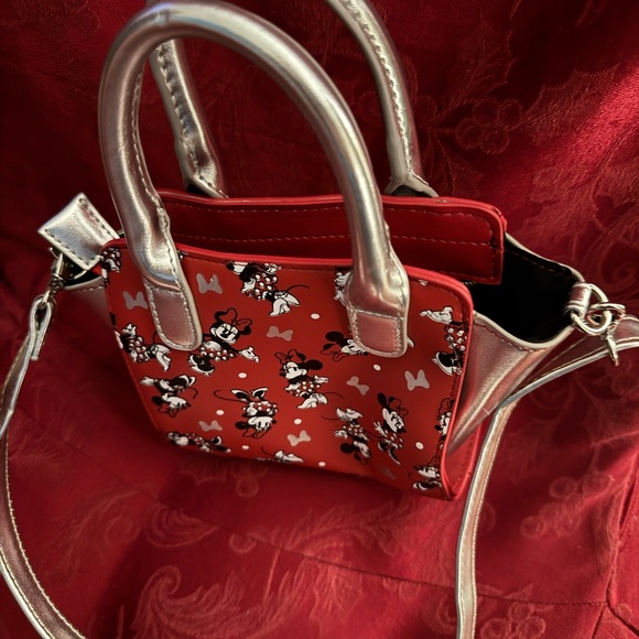 Minnie Mouse Disney Park Small Crossbody bag Silver & Red - Picture 7 of 8